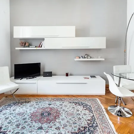 Daire Sunny Flat Near Borghese