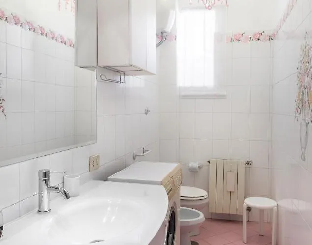 Sunny Flat Near Borghese *