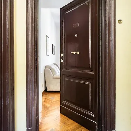 Sunny Flat Near Borghese Апартаменты