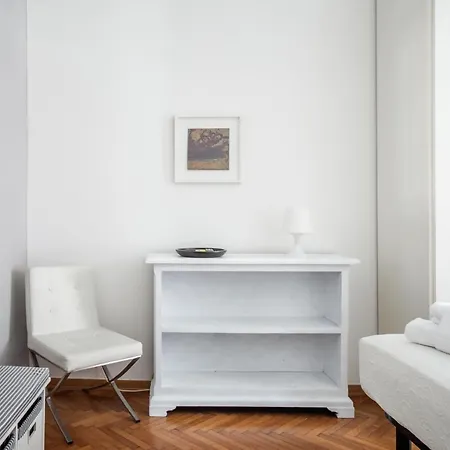 Sunny Flat Near Borghese Апартаменты