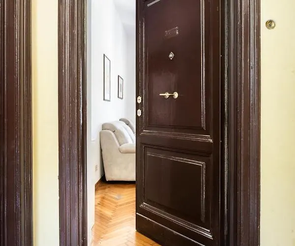 Sunny Flat Near Borghese Appartamento